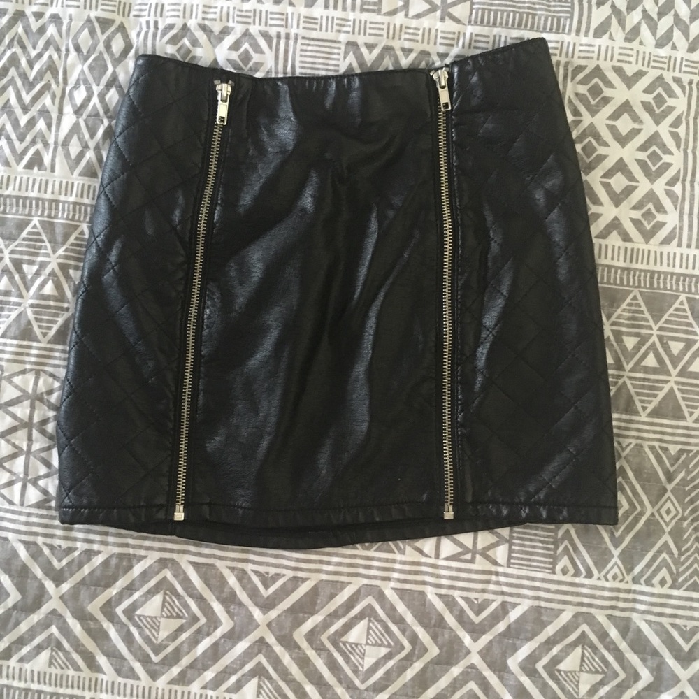 H&M black skirt
